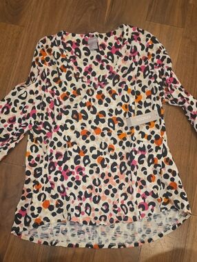 Chico's Cream Leopard Print V-Neck Long Sleeve Top with Pink & Orange Accents